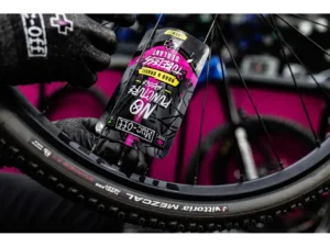 Alternative view of MUC-OFF Road and Gravel Tubeless sealant